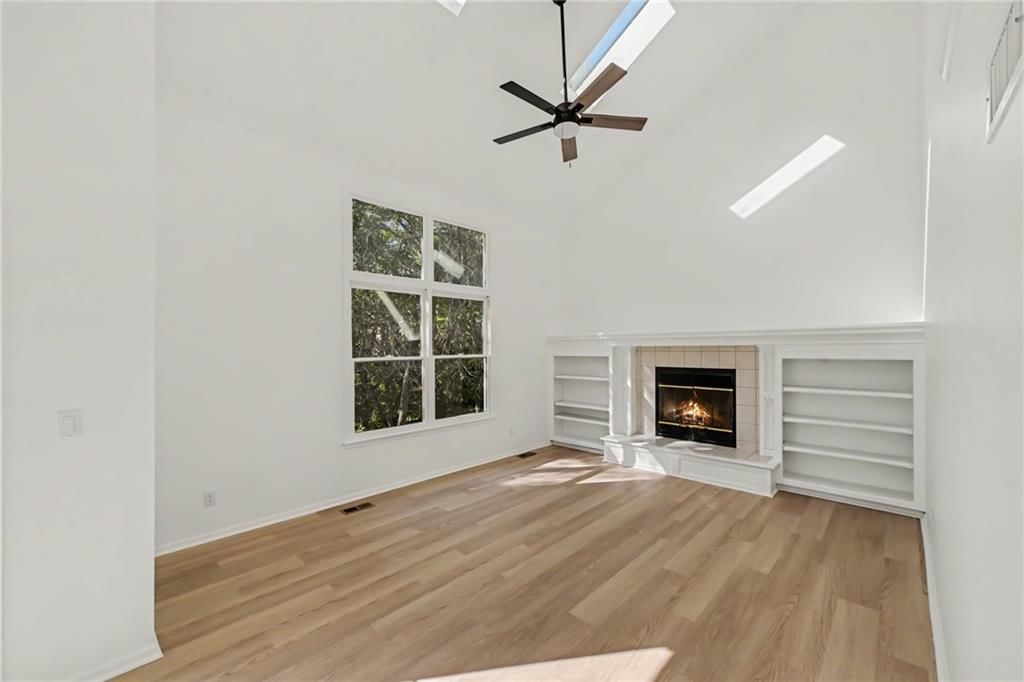 6482 NW Valley Drive, Kansas City, MO