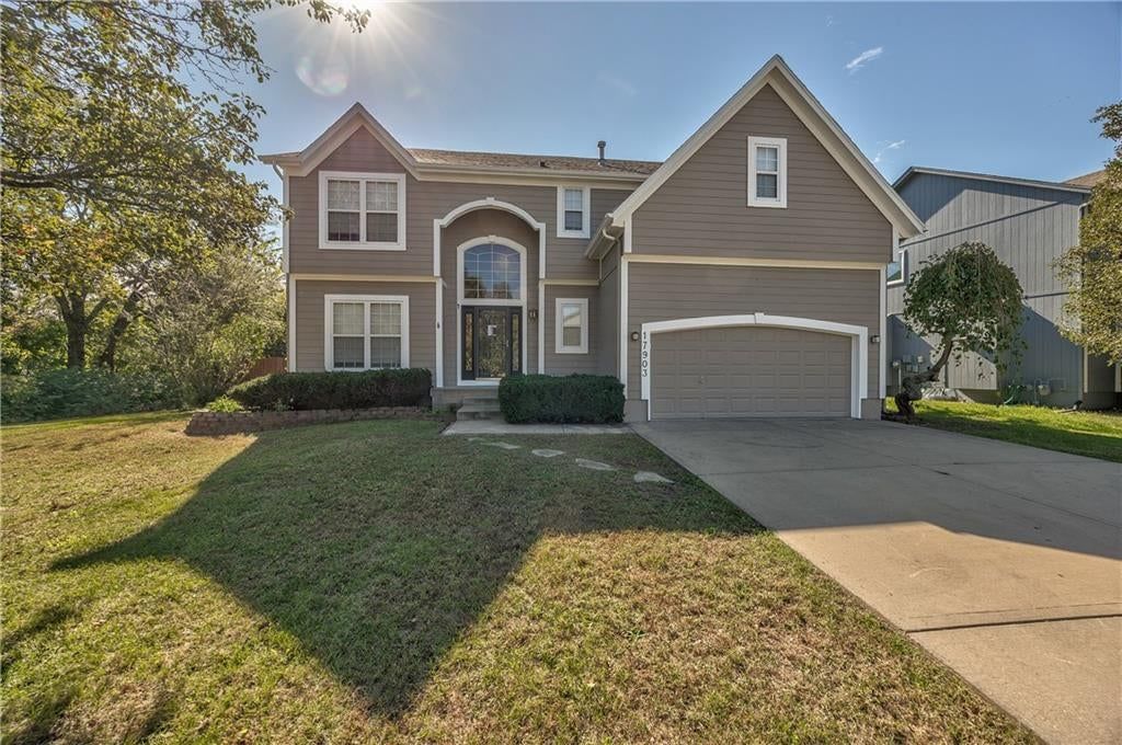 17903 W 158TH Street, Olathe, KS: listing photo 2