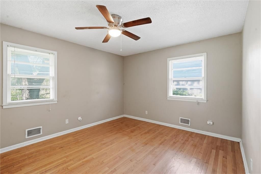 Photo 9 of 21 - 8705 E 83rd Terrace, Raytown, MO 64138