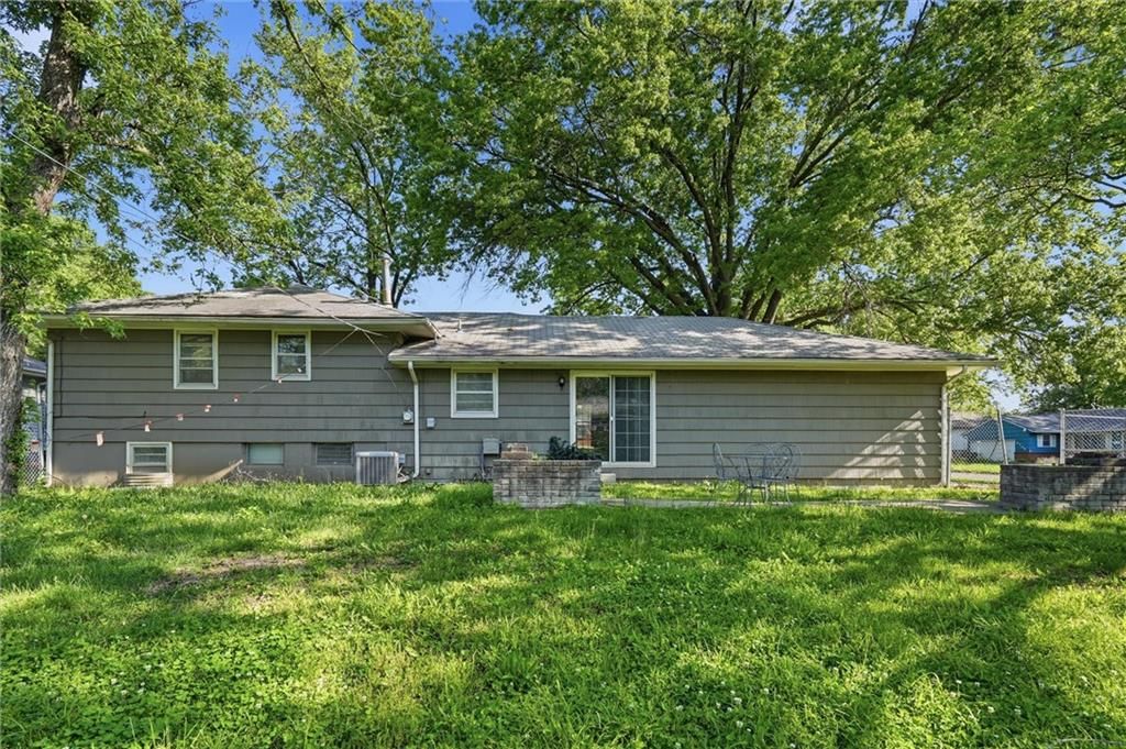 Photo 21 of 21 - 8705 E 83rd Terrace, Raytown, MO 64138