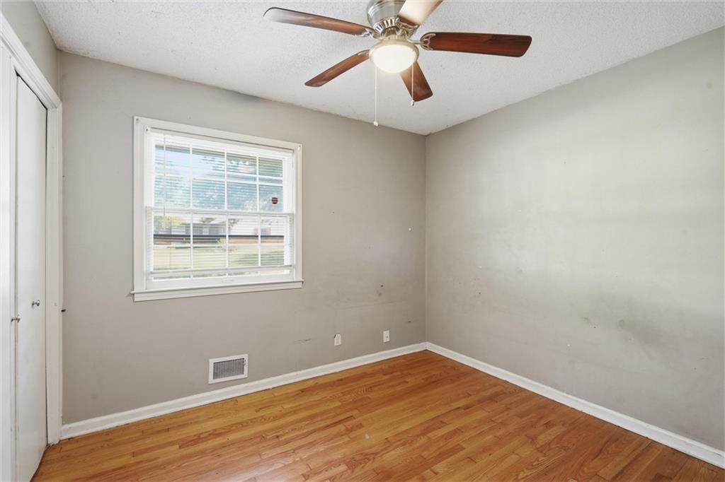Photo 12 of 21 - 8705 E 83rd Terrace, Raytown, MO 64138