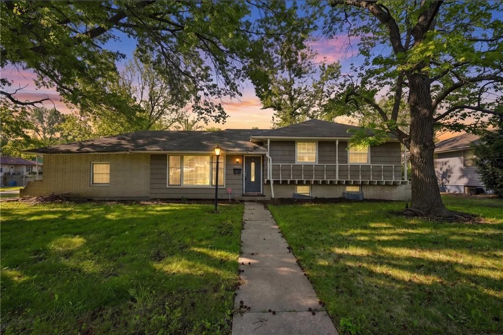 8705 E 83rd Terrace, Raytown, MO: listing photo 2