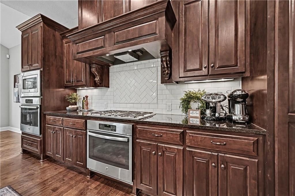 Photo 19 of 57 - 10812 W 153rd Street, Overland Park, KS 66221