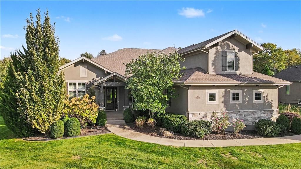 10812 W 153rd Street, Overland Park, KS: listing photo 3