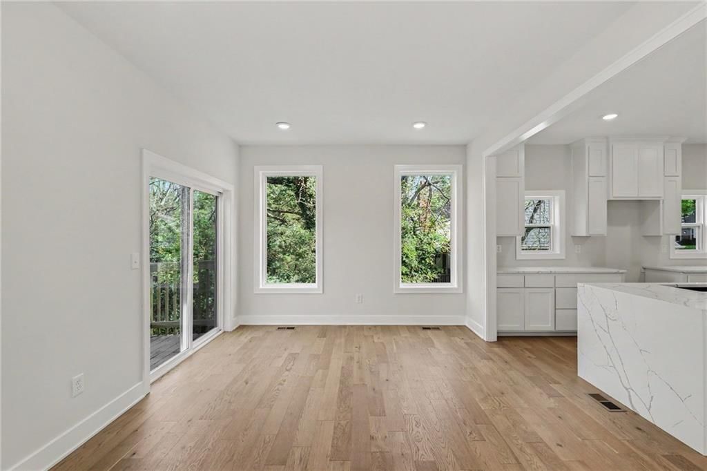 Photo 10 of 46 - 5516 NW Verlin Drive