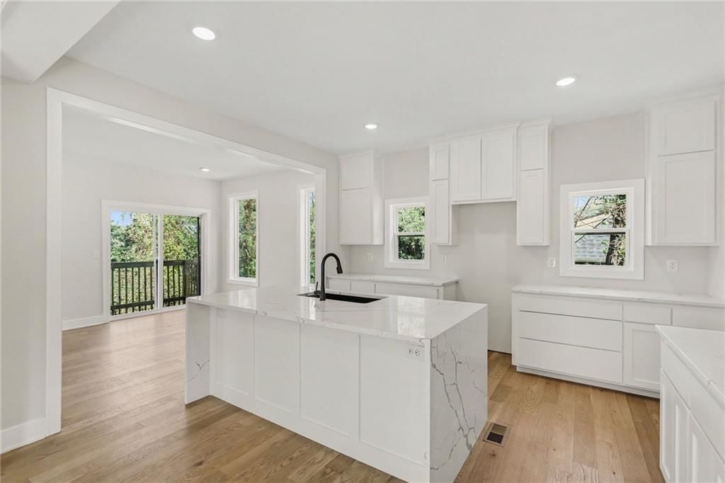 Photo 11 of 46 - 5516 NW Verlin Drive