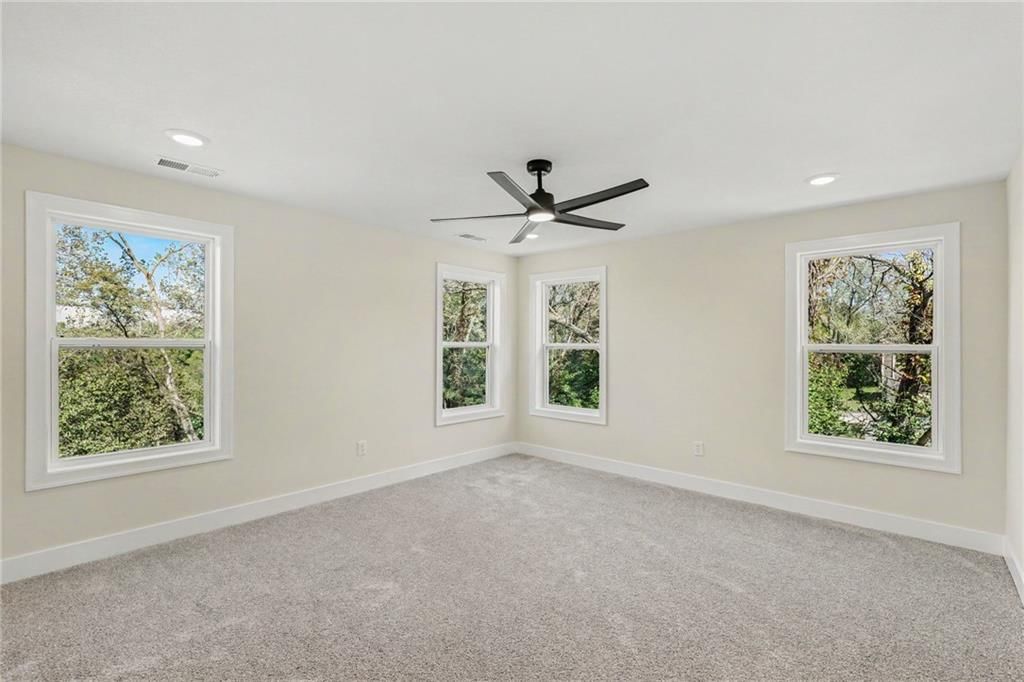 Photo 18 of 46 - 5516 NW Verlin Drive