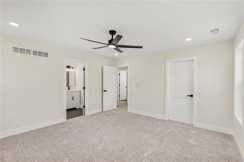 Photo 19 of 46 - 5516 NW Verlin Drive