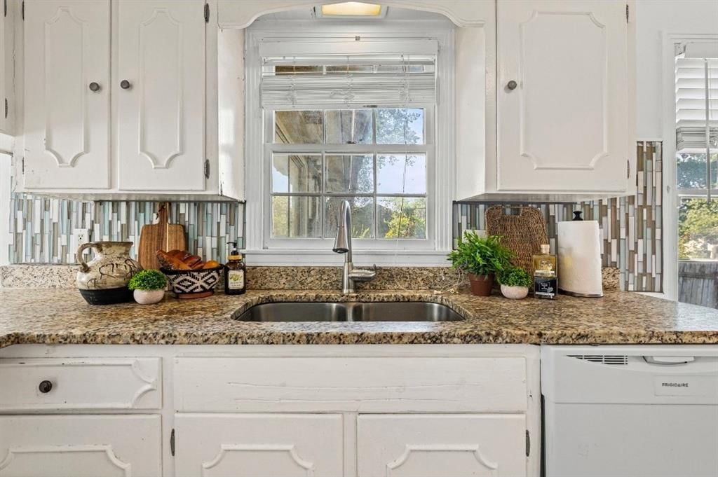 Photo 16 of 32 - 9503 E 80TH Terrace, Raytown, MO 64138
