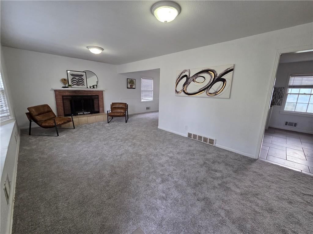 Photo 4 of 32 - 9503 E 80TH Terrace, Raytown, MO 64138