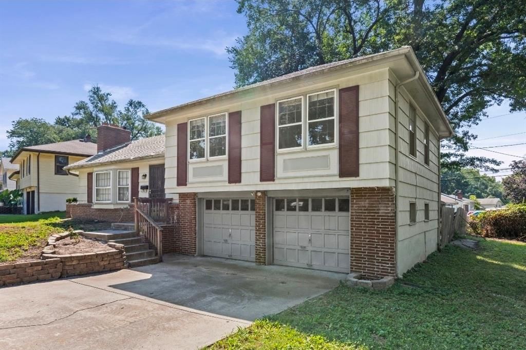 9503 E 80TH Terrace, Raytown, MO: listing photo 2