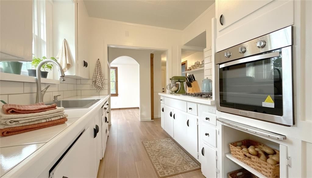 Photo 5 of 38 - 7344 Monroe Avenue, Kansas City, MO 64132