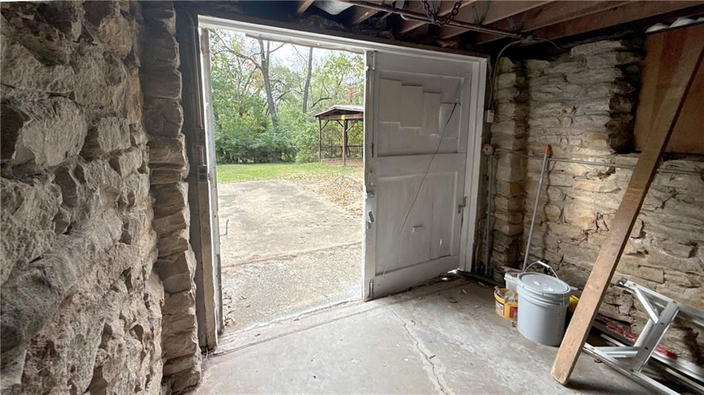Photo 33 of 38 - 7344 Monroe Avenue, Kansas City, MO 64132