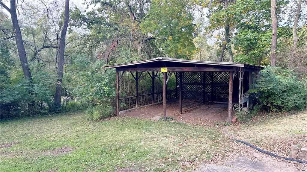 Photo 18 of 38 - 7344 Monroe Avenue, Kansas City, MO 64132