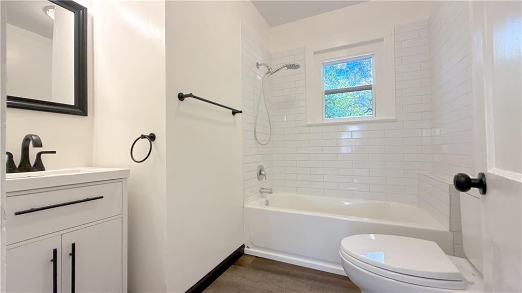Photo 8 of 38 - 7344 Monroe Avenue, Kansas City, MO 64132