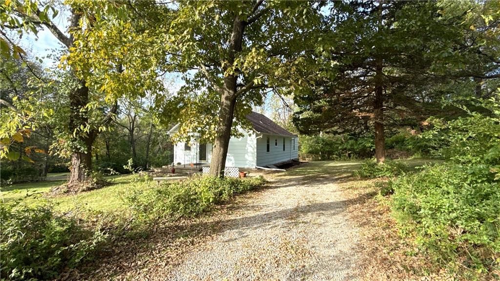 Photo 22 of 38 - 7344 Monroe Avenue, Kansas City, MO 64132