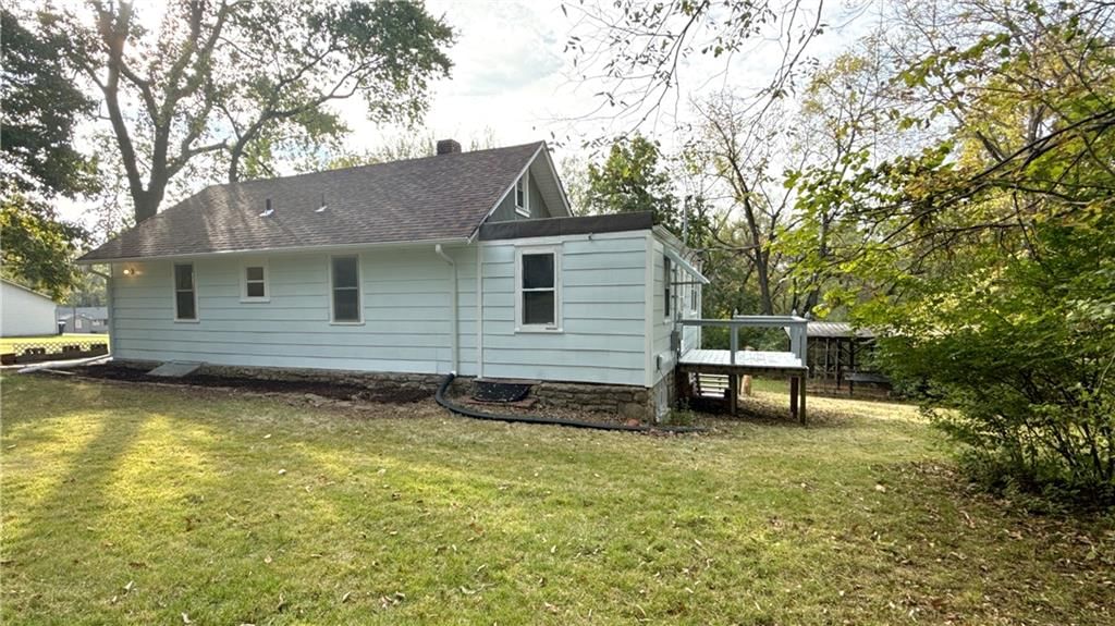 Photo 20 of 38 - 7344 Monroe Avenue, Kansas City, MO 64132