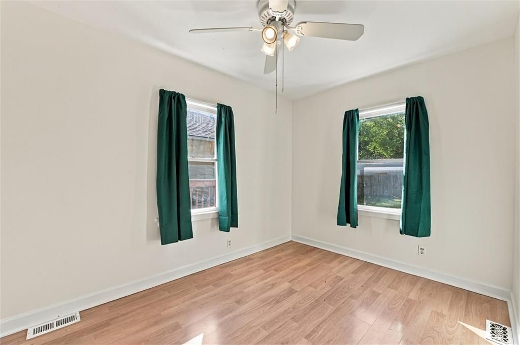 Photo 10 of 20 - 1504 9th Avenue, Leavenworth, KS 66048