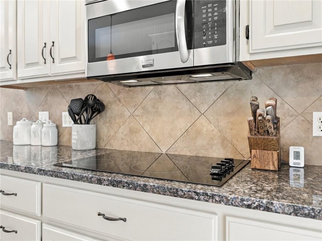 Photo 12 of 41 - 1718 Aspen Lane