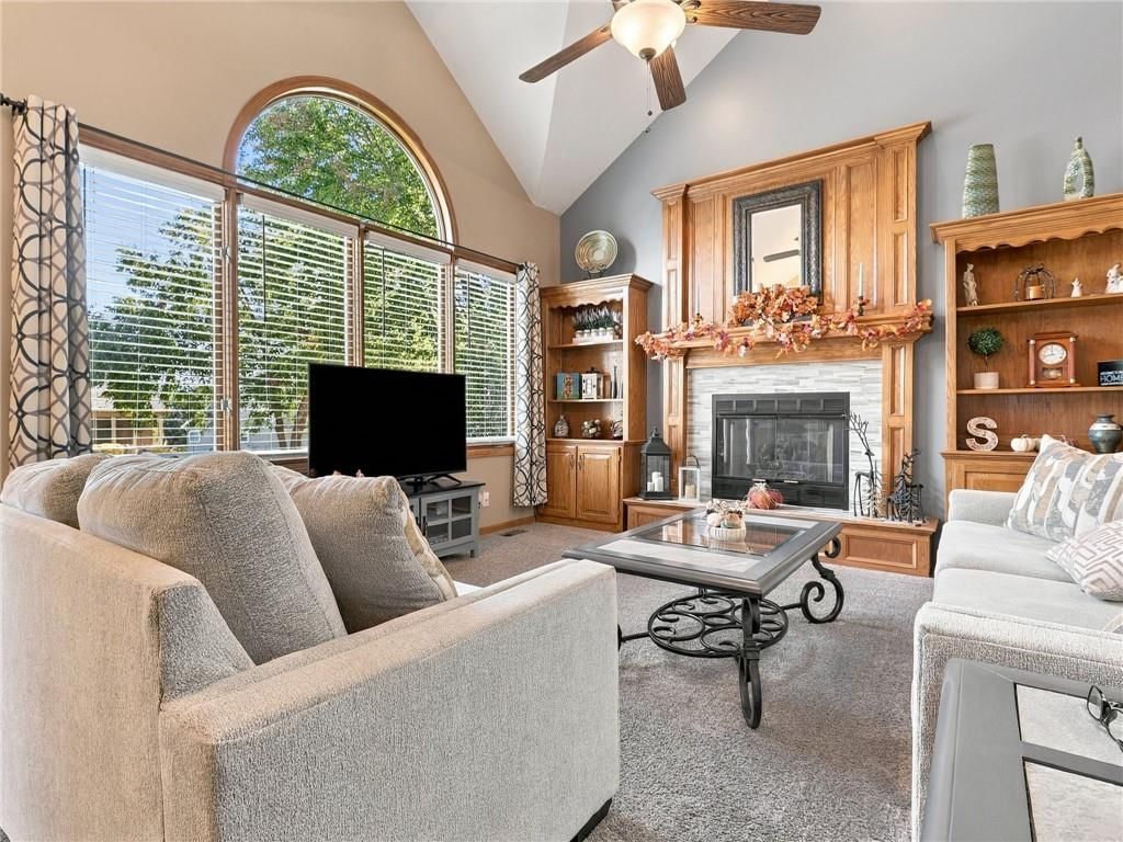 Photo 4 of 41 - 1718 Aspen Lane