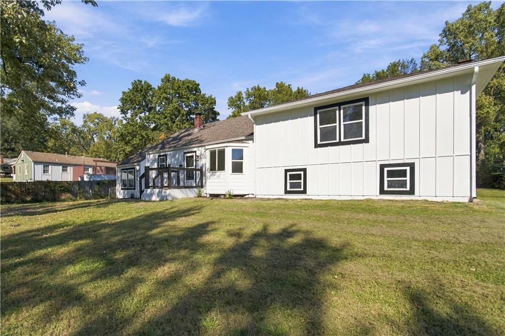 9304 E 68th Terrace, Raytown, MO: listing photo 2