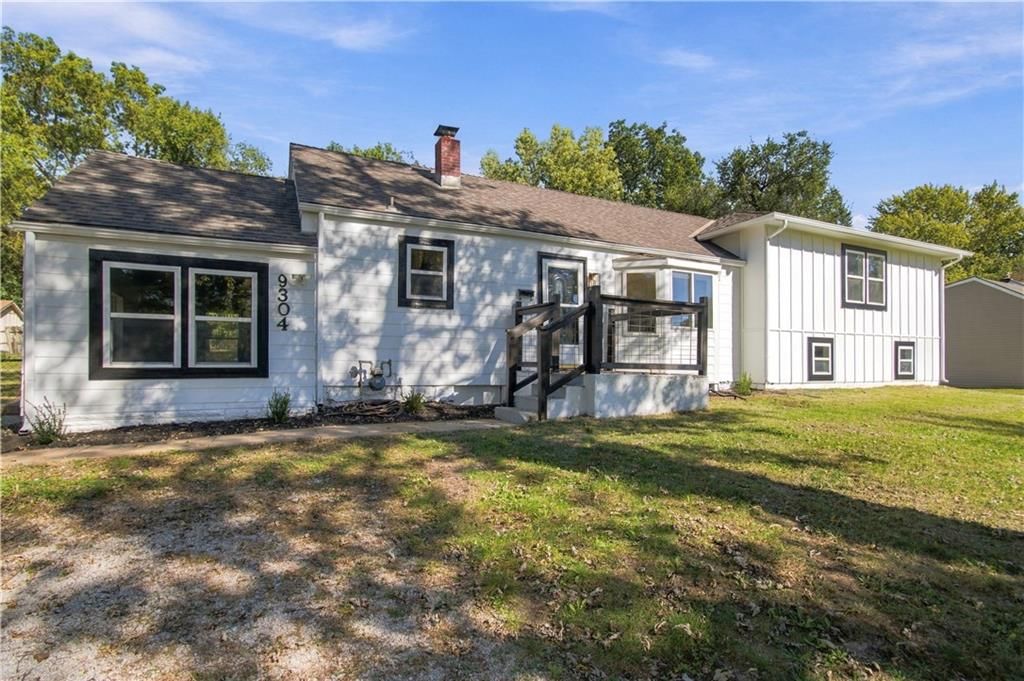 9304 E 68th Terrace, Raytown, MO: listing photo 3