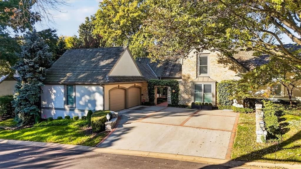 7904 Bristol Court, Prairie Village, KS: listing photo 2