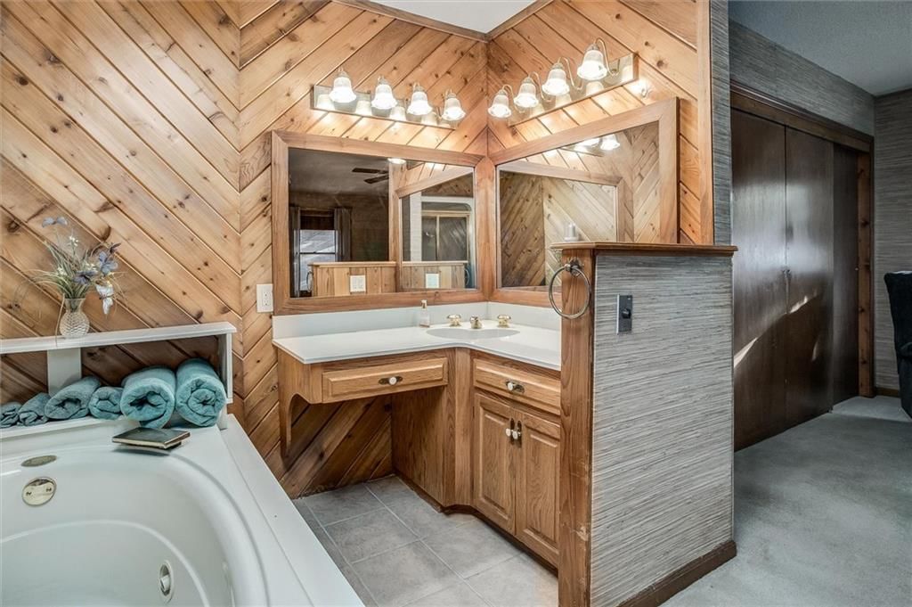 Photo 20: freestanding tub, 9007 E 68th Street, Raytown, MO 64133
