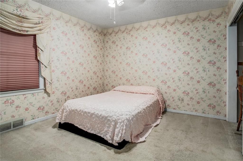 Photo 26 of 34 - 9007 E 68th Street, Raytown, MO 64133