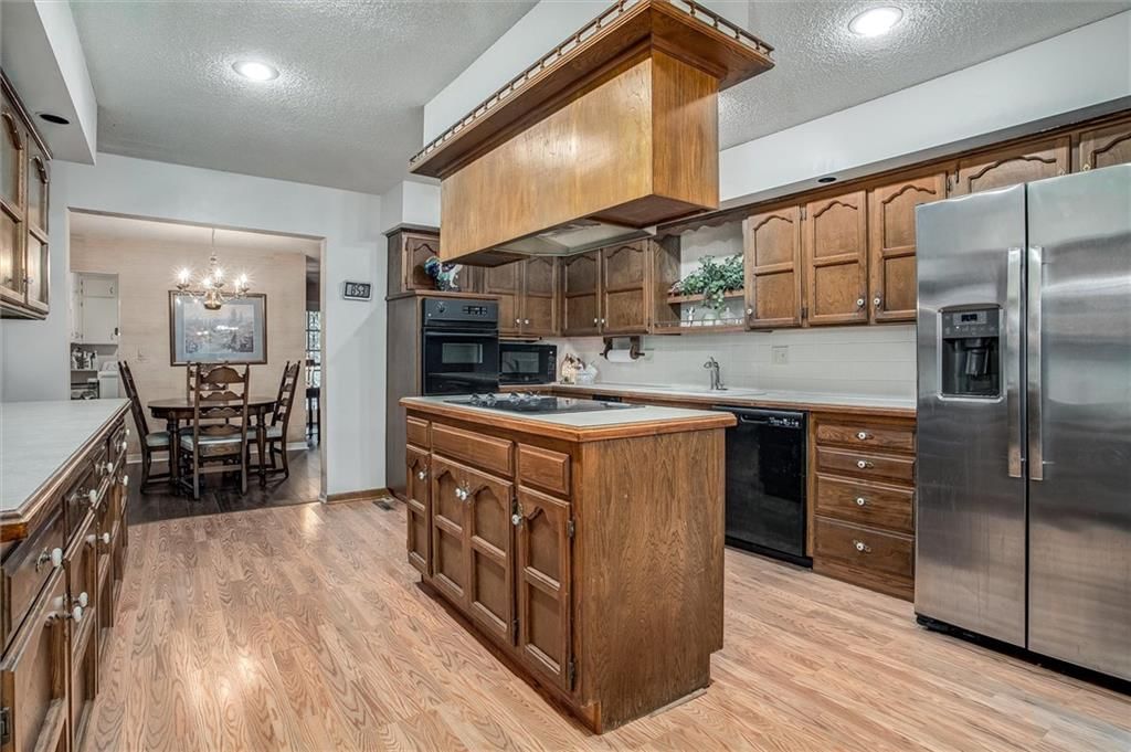 Photo 14 of 34 - 9007 E 68th Street, Raytown, MO 64133
