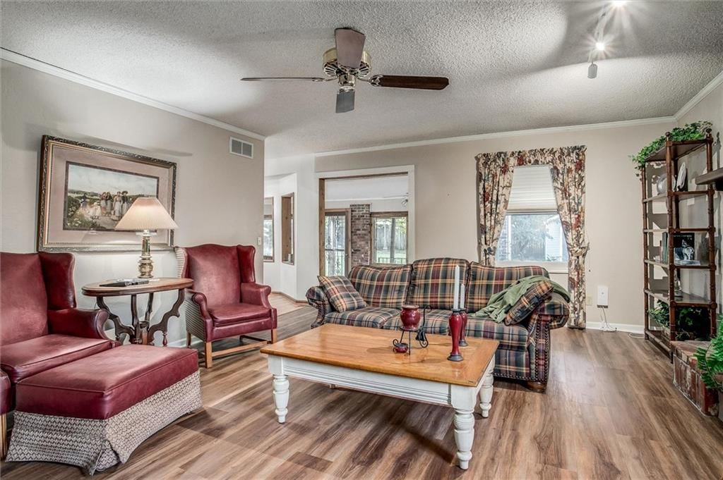 Photo 23 of 34 - 9007 E 68th Street, Raytown, MO 64133