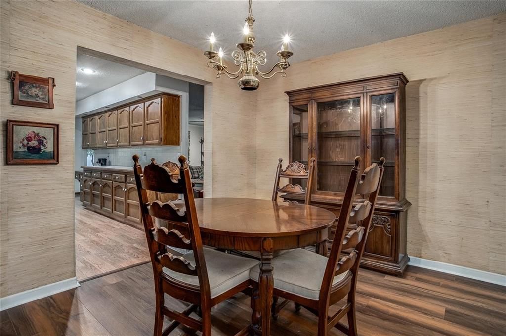Statement lighting at 9007 E 68th Street, Raytown, MO 64133