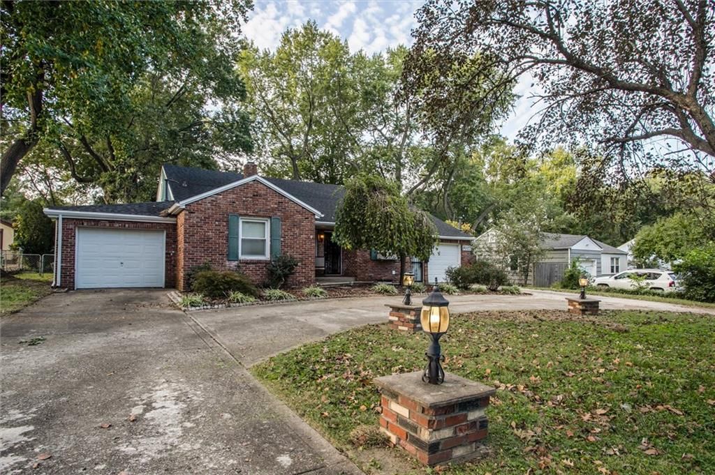 Attached garage at 9007 E 68th Street, Raytown, MO 64133