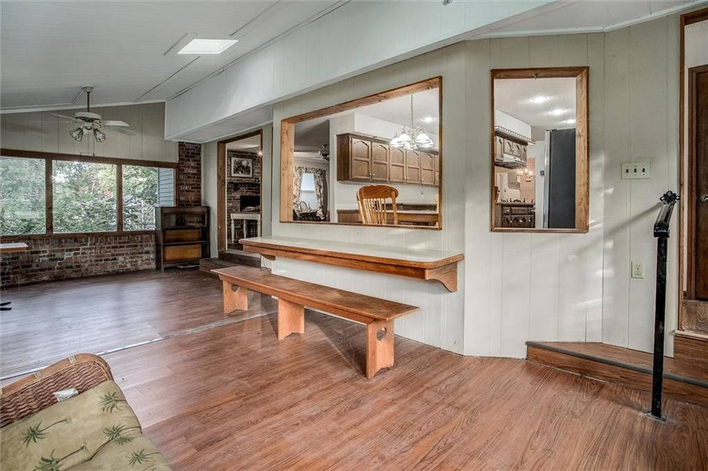 Built-ins at 9007 E 68th Street, Raytown, MO 64133