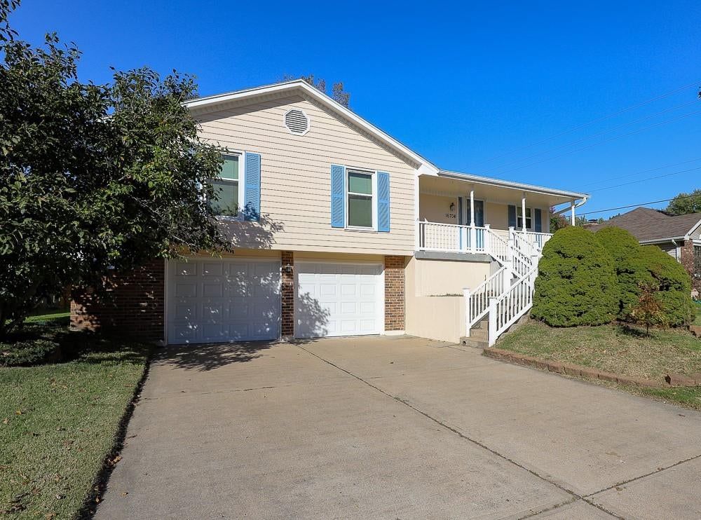 16704 52nd Street S, Independence, MO: listing photo 2