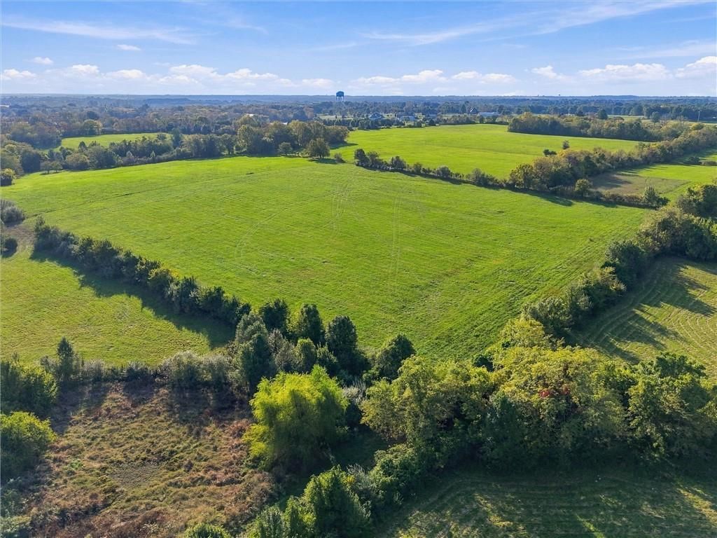 Photo 6 of 13 - 24705 Cowherd Road, Lee's Summit, MO 64064
