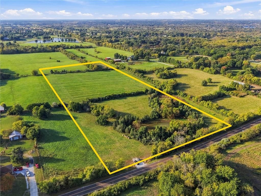 Photo 13 of 13 - 24705 Cowherd Road, Lee's Summit, MO 64064