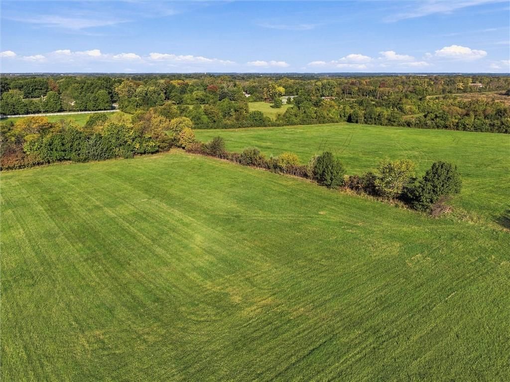 Photo 7 of 13 - 24705 Cowherd Road, Lee's Summit, MO 64064