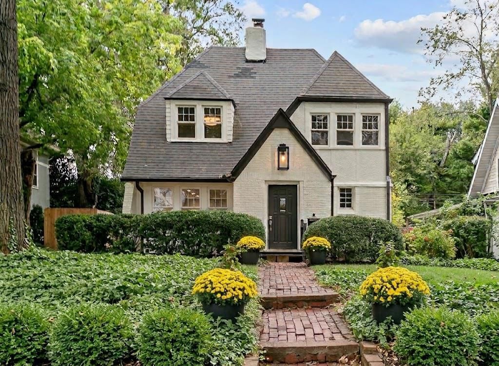 5616 Wyandotte Street, Kansas City, MO
