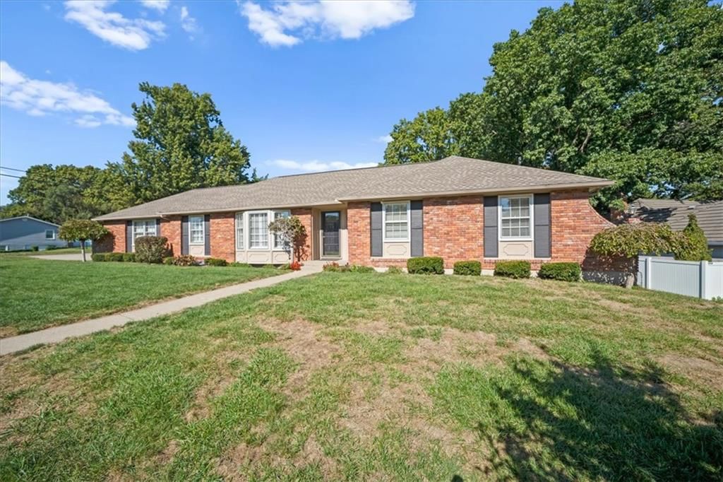 8632 W 88th Terrace, Overland Park, KS: listing photo 3