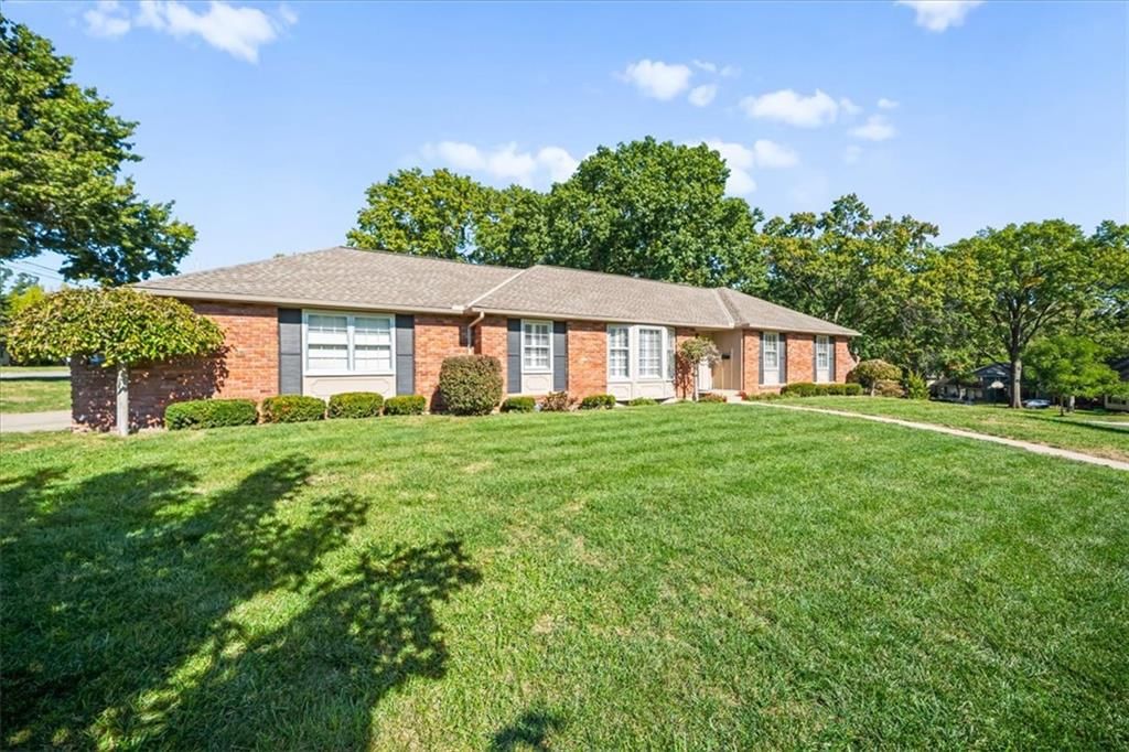 8632 W 88th Terrace, Overland Park, KS: listing photo 2