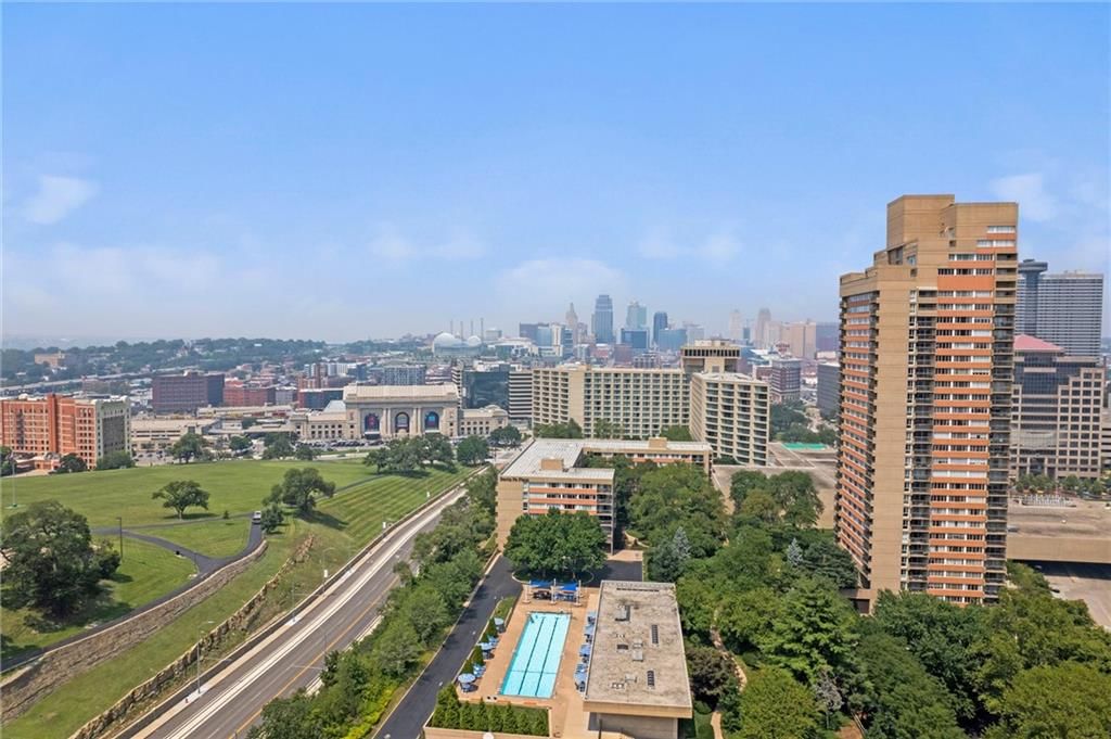 Photo 22 of 28 - 2510 Grand Boulevard #902, Kansas City, MO 64108