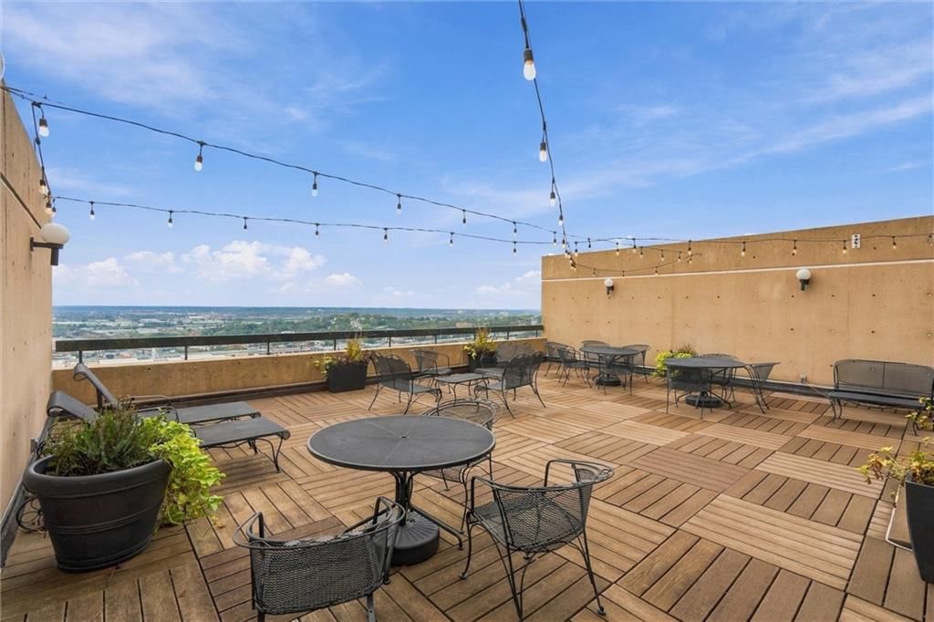 Photo 18 of 28 - 2510 Grand Boulevard #902, Kansas City, MO 64108
