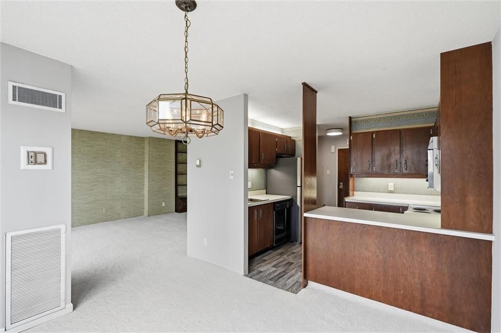 Open floor plan at 2510 Grand Boulevard #902, Kansas City, MO 64108