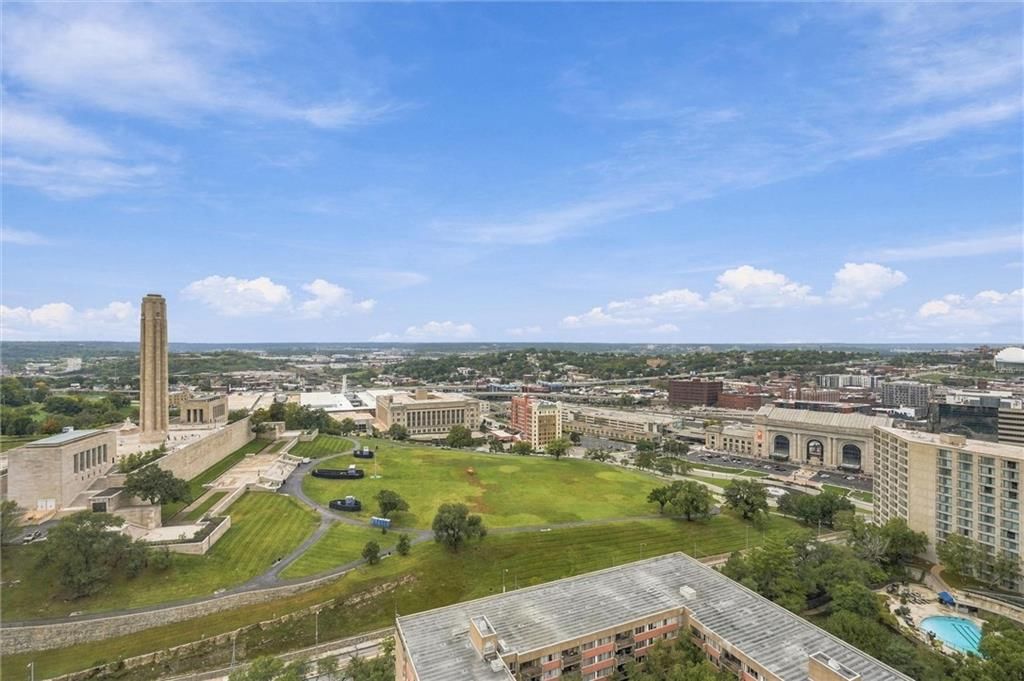 Photo 19 of 28 - 2510 Grand Boulevard #902, Kansas City, MO 64108