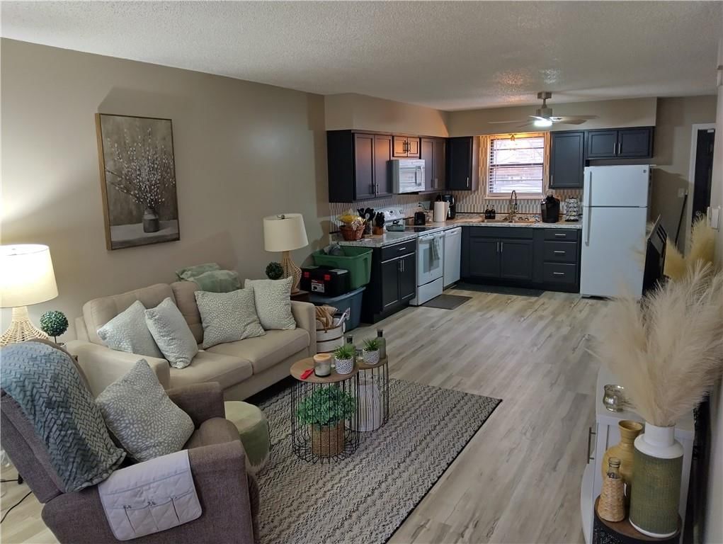 909/911 Madison Street, Leavenworth, KS: listing photo 3