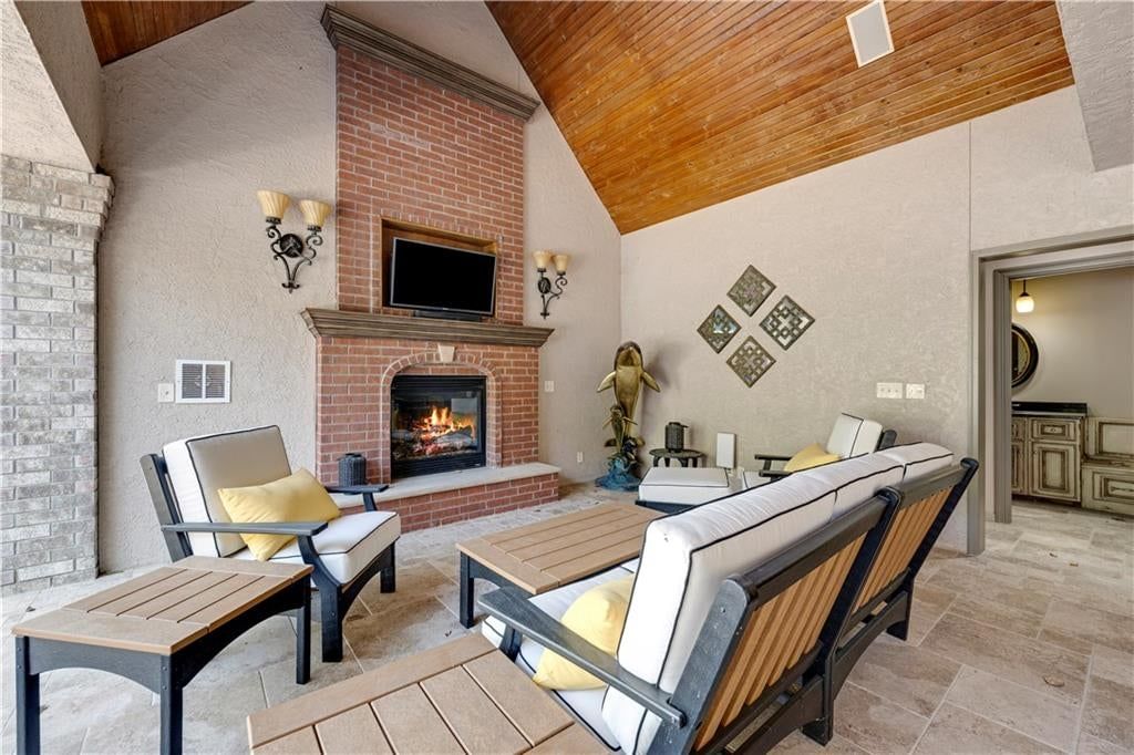 Photo 76 of 90 - 60 E Dundee Circle, Loch Lloyd, MO 64012