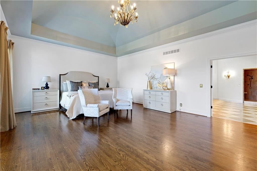 Photo 17 of 90 - 60 E Dundee Circle, Loch Lloyd, MO 64012