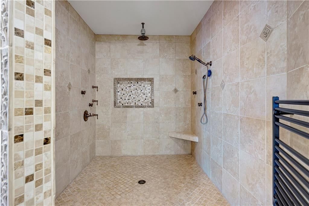 Photo 20 of 90 - 60 E Dundee Circle, Loch Lloyd, MO 64012