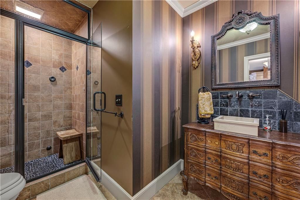 Photo 54 of 90 - 60 E Dundee Circle, Loch Lloyd, MO 64012